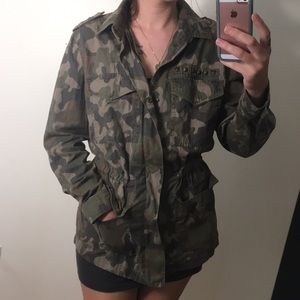 Camo zipjacket, studded pocket, adjustable waist